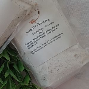 Cleopatra's Secret- All Natural Fizzing Rose Milk Bath